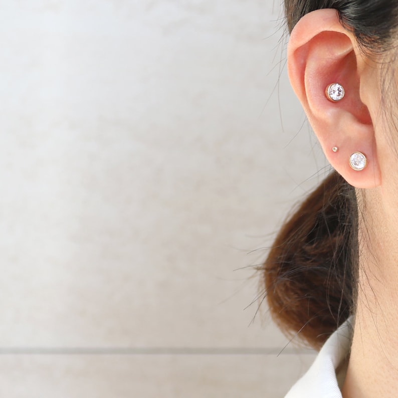 Conch Cartilage Labret Piercing Earring-16g Tragus Helix 18g 1pcs Lobe 14K 18K Solid Gold 0.5ct Moissanite Bezel Setting Ear Stud