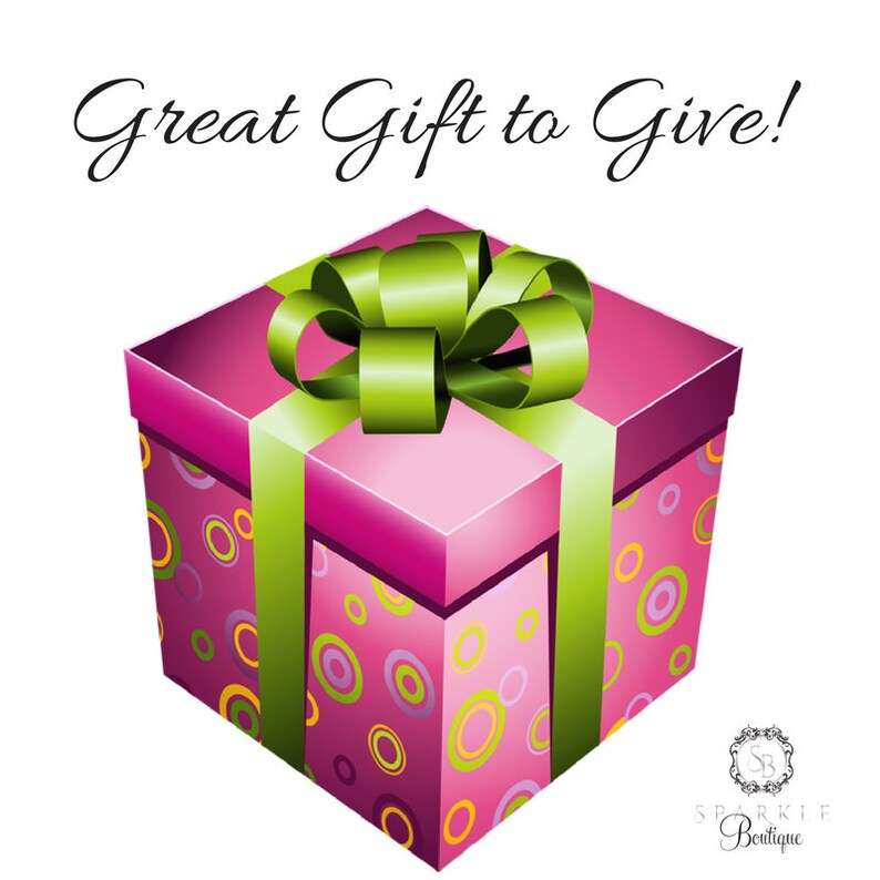 подарок на день рождения. красивые подарки. подарки фон. Happy birthday presents. цветы в подарок.