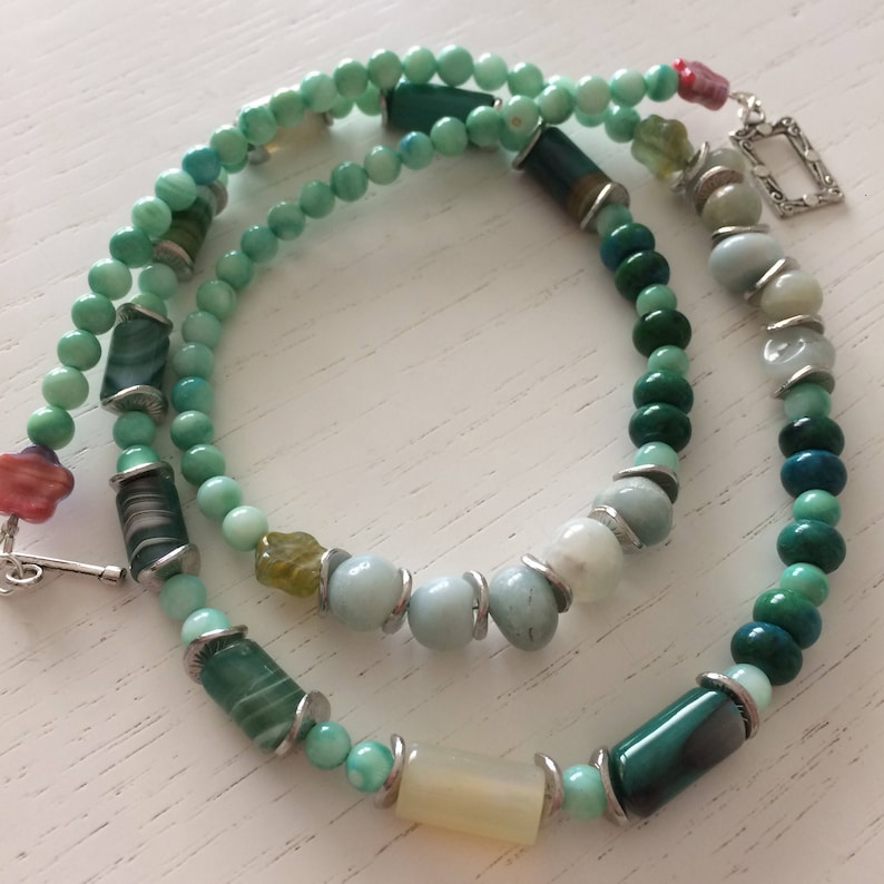 Necklace medium green