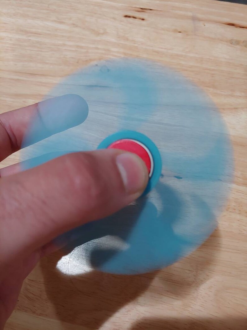 Propeller shaped fidget spinner