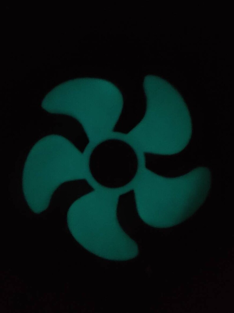 Propeller shaped fidget spinner