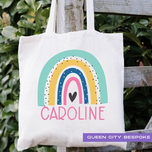 Sac fourre-tout de lecture arc-en-ciel avec nom pour fille, sac fourre-tout personnalisé arc-en-ciel, sac fourre-tout avec nom pour enfant, sac fourre-tout bohème avec nom, cartable avec nom personnalisé