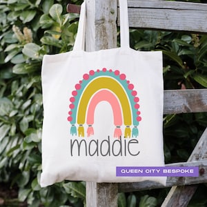 Sac fourre-tout personnalisé arc-en-ciel, sac fourre-tout avec nom pour enfant, sac fourre-tout bohème avec nom, cartable prénom personnalisé, sac fourre-tout lecture d'été, sac cadeau cadeau