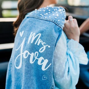 Bride Jean Jacket with Pearls, Pearl Jean Jacket, Bride Jean Jacket, Mrs Denim Jacket, Personalized Jean Jacket, Bride Jacket, Bridal gift