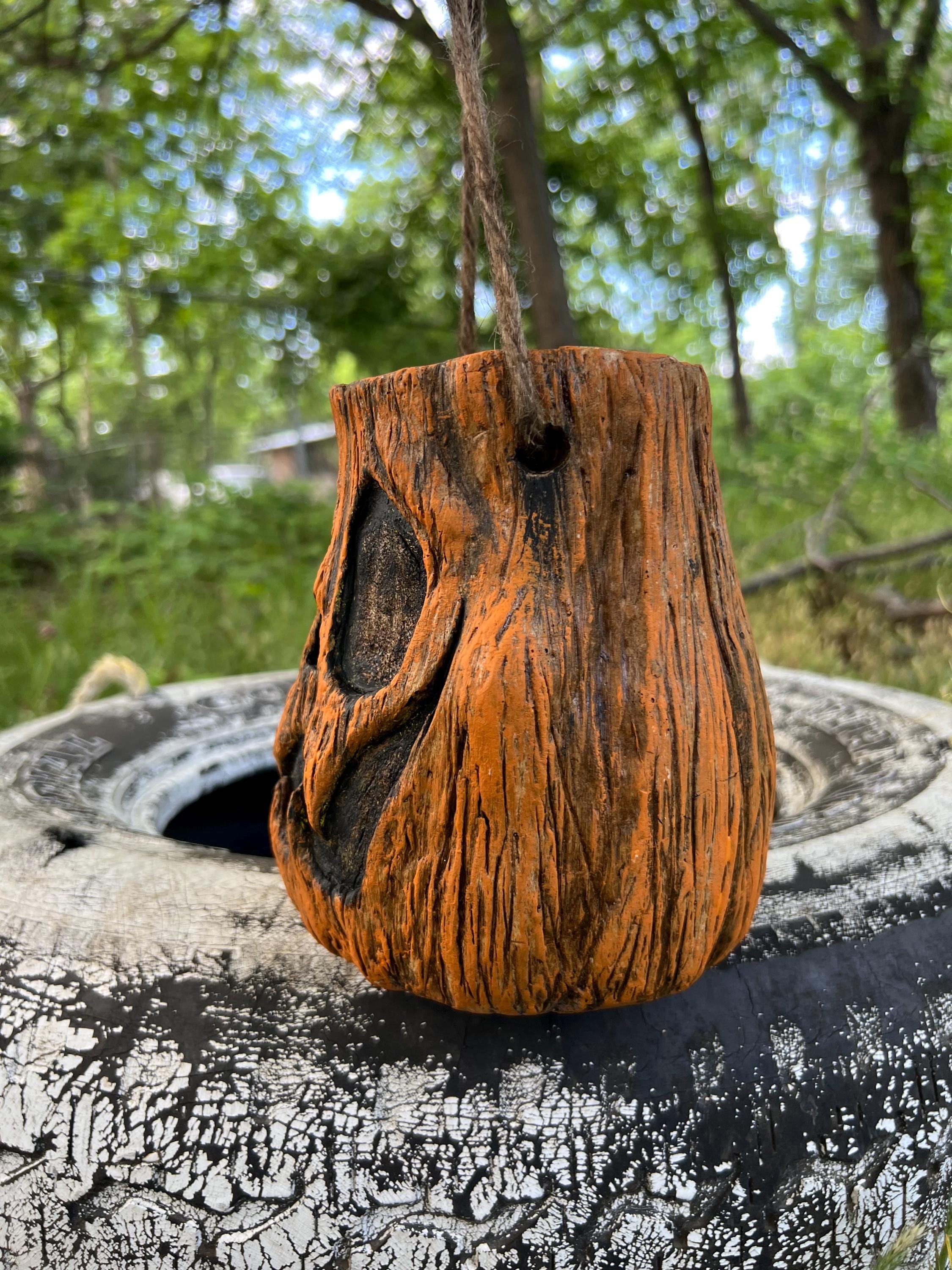 Spilla Halloween Vintage - Fantasma Con Zucca E Secchiello Dolcetto O Scherzetto, Metallo Bianco, 4,5cm