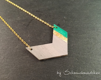 Necklace gold arrow pendant