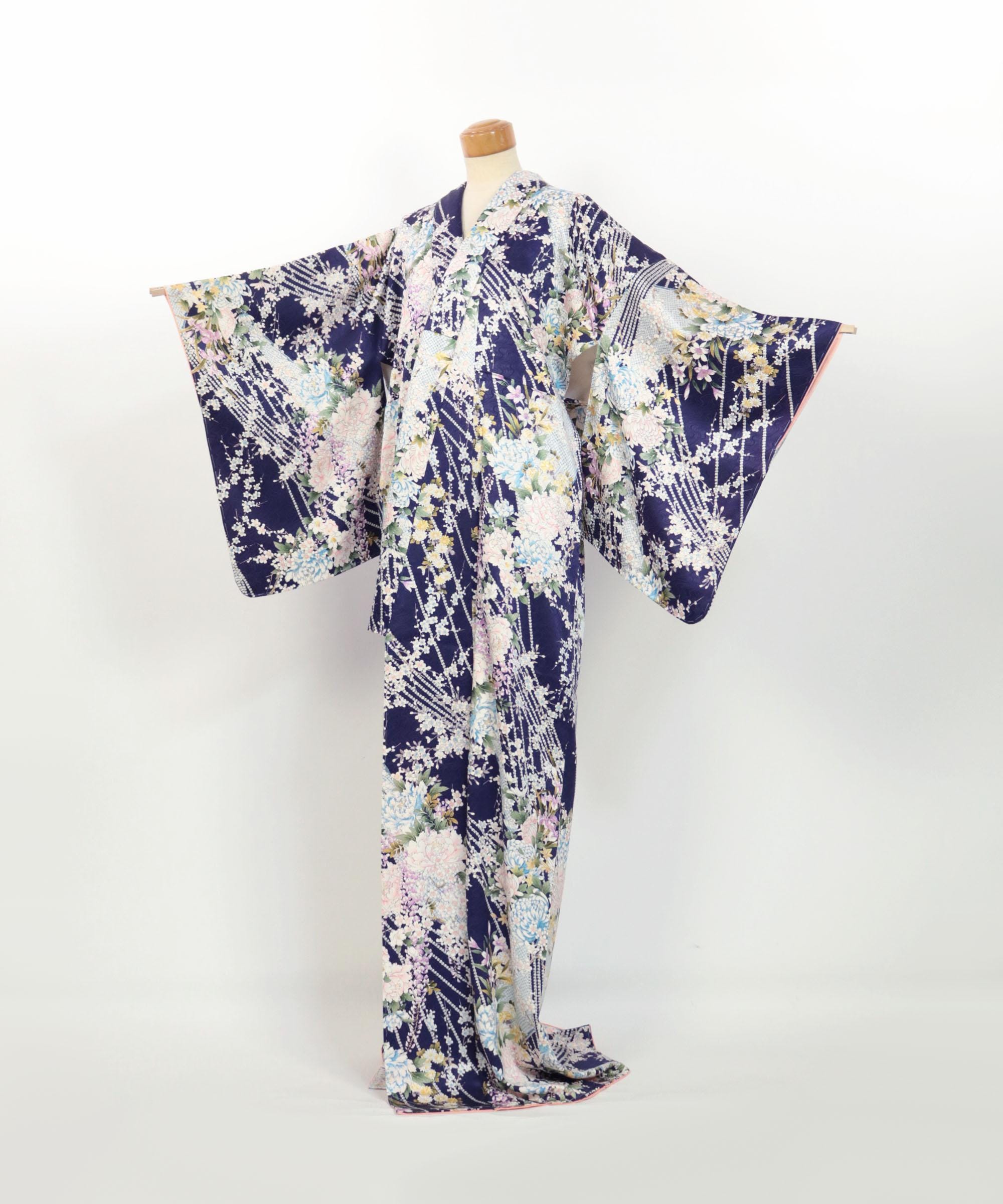 Kimono / Japanse Komon With Chrysanthemum and Plum Blossom
