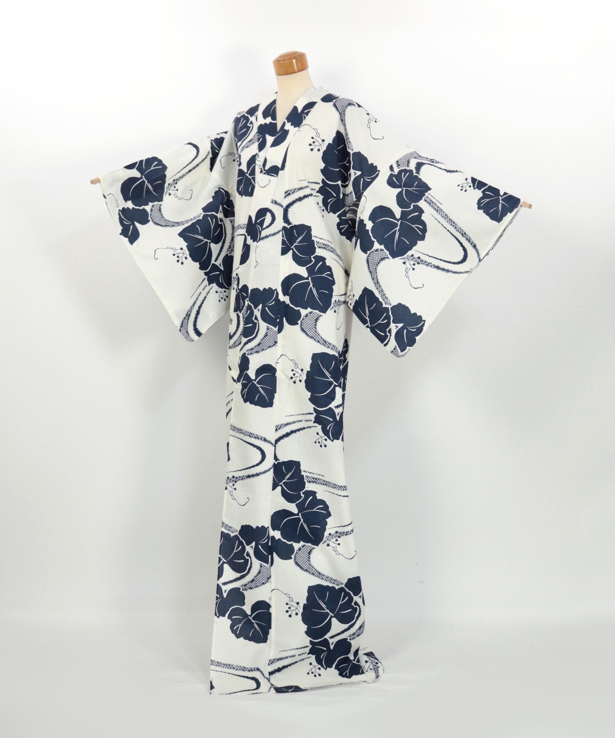 Kimono / Elegant White Yukata Flowing Ivy and Water Motif 100