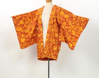 Vintage Haori-jack met bloemenprint – Authentieke Japanse kimono-bovenkleding 2412171