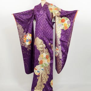 Kimono / Vintage Silk Furisode – Yuzen Snowflake & Floral Design / 2506183