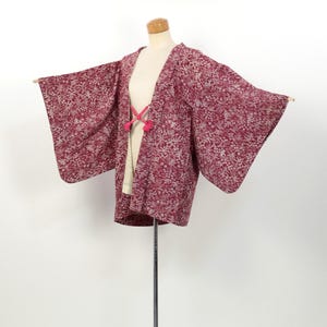 Kimono / Japanese Elegant Silk Haori with Floral Motif – 100% Silk / 2504022