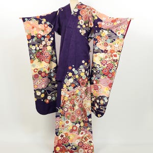 Kimono / Vintage Silk Furisode Kimono Yuzen Fans, Temari & Flowers / K2508131