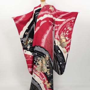 Kimono / Japanese Vintage Silk Furisode w/ Genjiguruma & Gold Details / 2506242