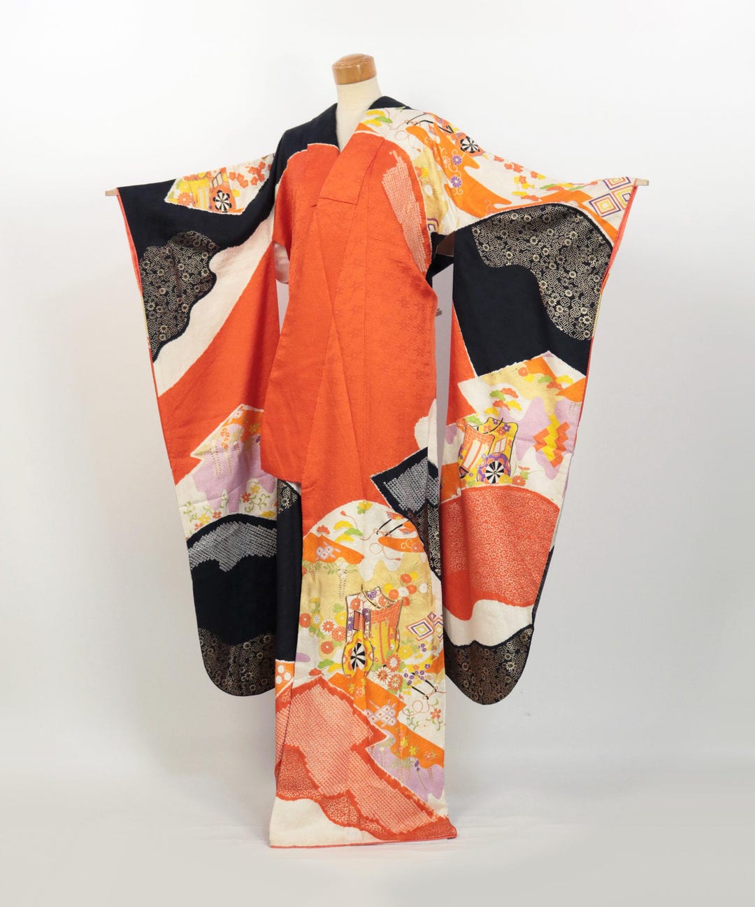 YUKI様　Sサイズ Buy Kimono / Vibrant Yuzen Furisode With Gosho Carriage & Floral