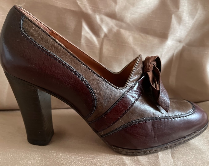Elegant 1970s Two Tone Leather Court Shoe UK 38 Umberto Romagnoli Italian Couture
