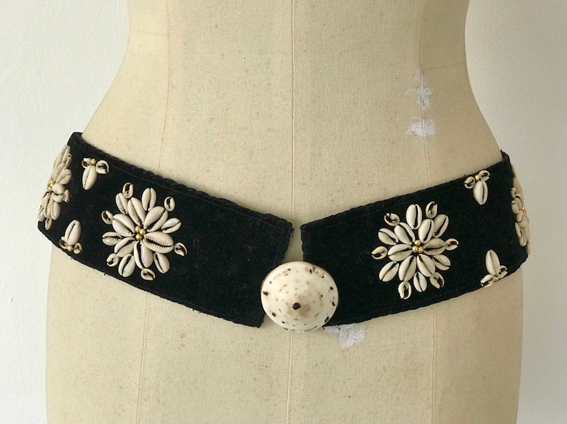 Vintage 20s Art Deco Belt Black Velvet Gold Glass Beads Tiger Cowrie Shells Exquisite