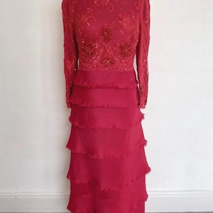 Abito da sera vintage da donna Tomasz Starzewski rosso in chiffon a strati, perfetto per crociere e matrimoni.