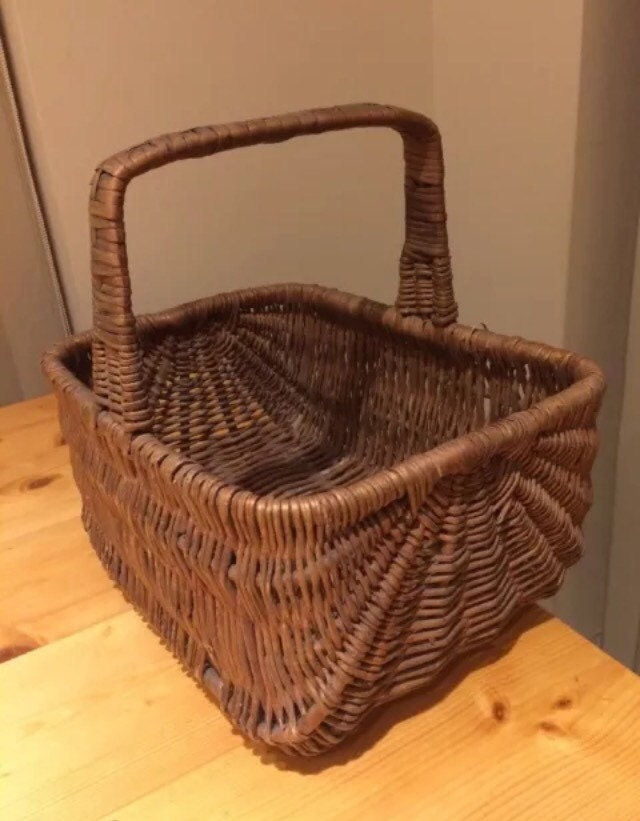 Antique Wicker Basket Traditional design Country Home Display Bread Eggs