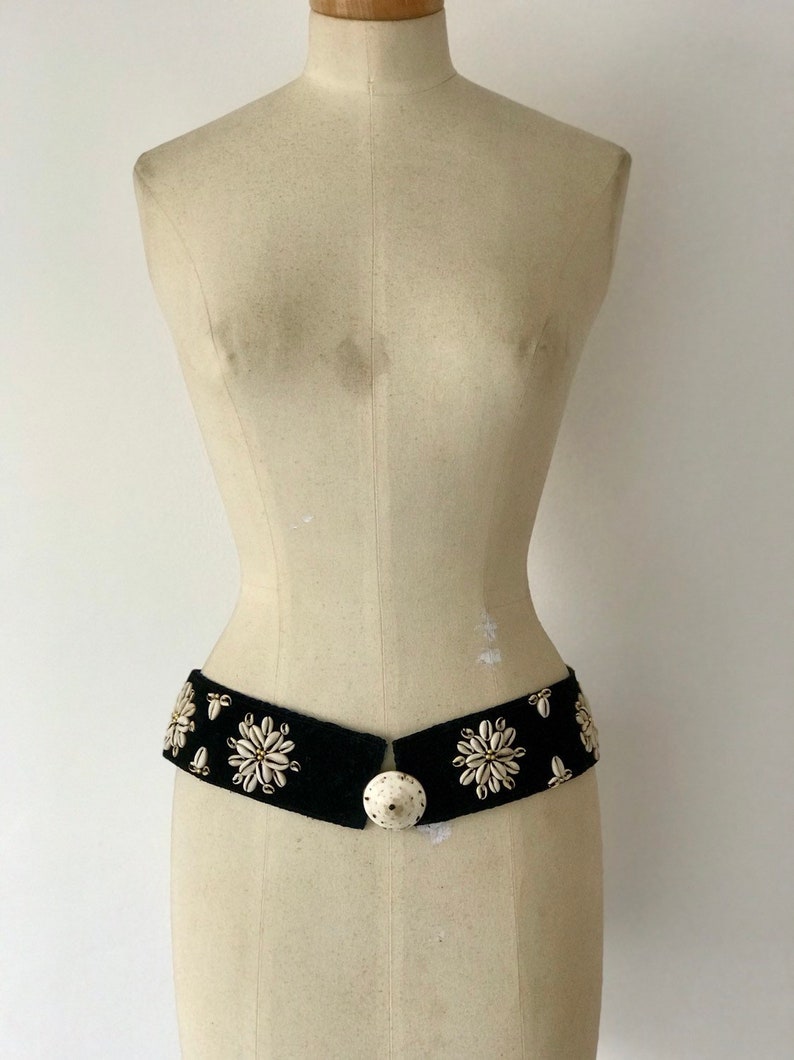 Vintage 20s Art Deco Belt Black Velvet Gold Glass Beads Tiger Cowrie Shells Exquisite