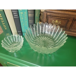 2 Clear Daisy Sunflower Textured Bowls Art Glass Large Small Free ship Vintage