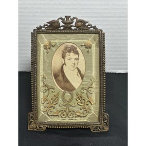Antique Frame Beveled Glass With Etched Gold Detailing. Photo English Gentleman