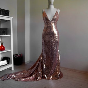 Gold bodycon prom dress deals