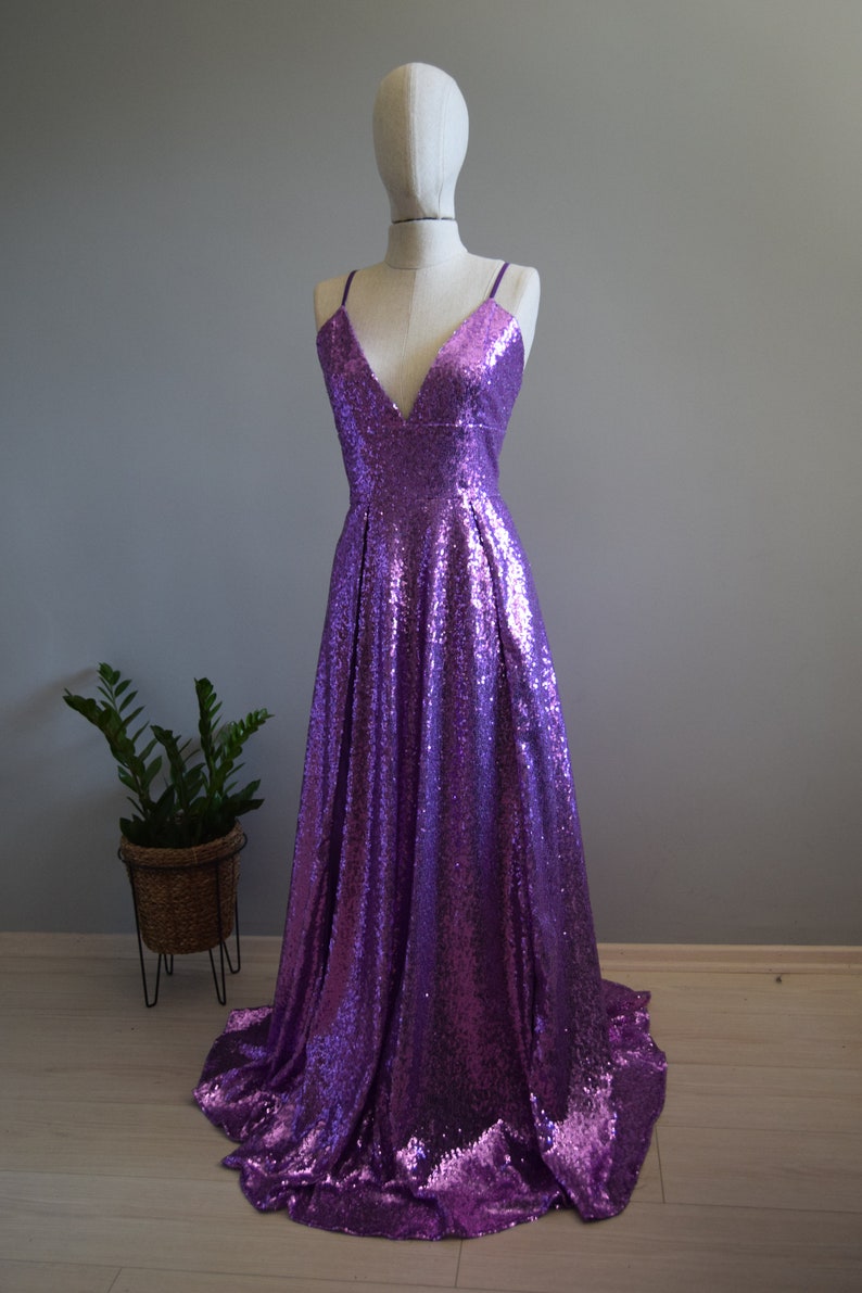 Lilac Full Sequin V-Neck Bridesmaid Dress With Adjustable Straps And Side Slits Bridal Afterparty image 2