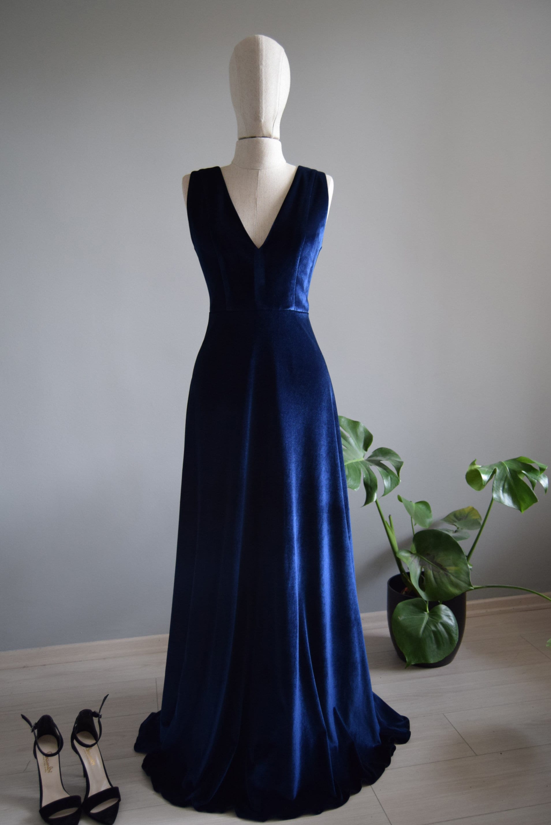 chinese dress ladies 48154264_027_c4_2400x.jpg?v=1650060282