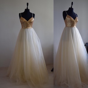 Vestido de dama de honra de tule encantador com lantejoulas douradas e decote em coração | Vestido de dama de honra dourado com lantejoulas e tule brilhante para recepção de casamento