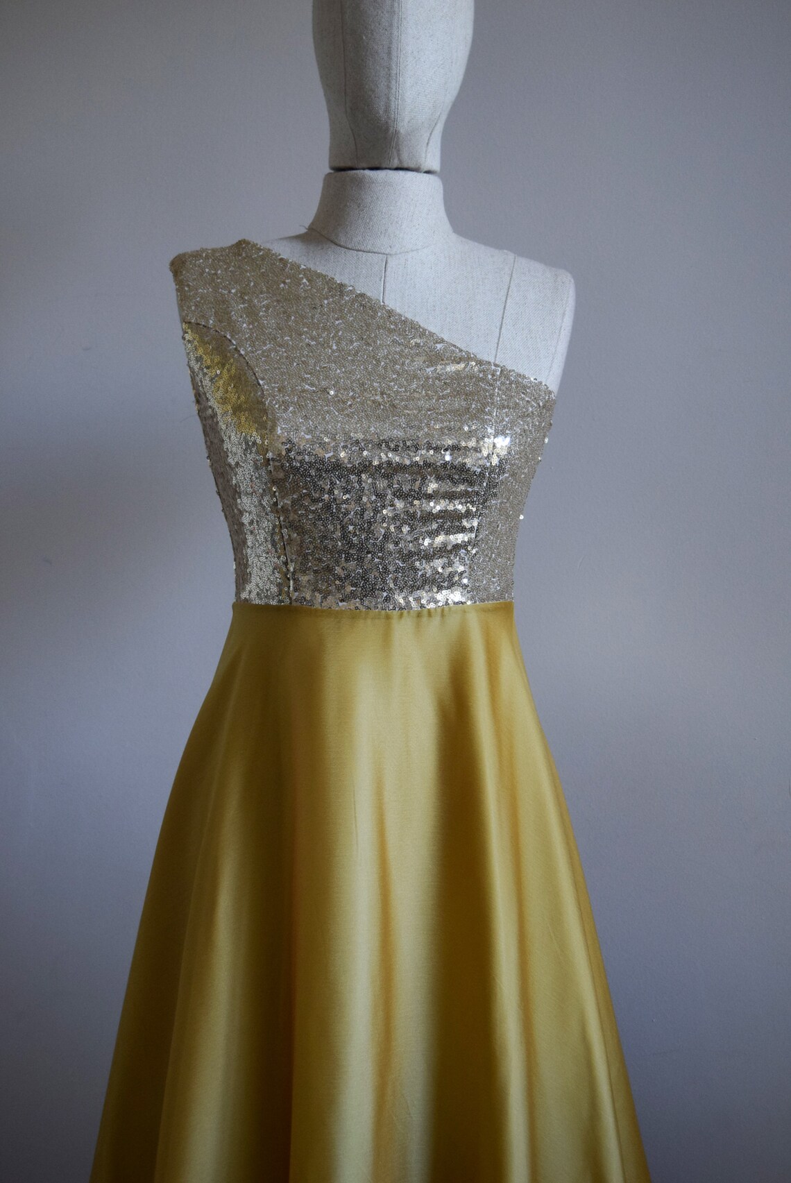 Made to Measure One-shoulder Gold Sequin Bridesmaid Dress - Etsy