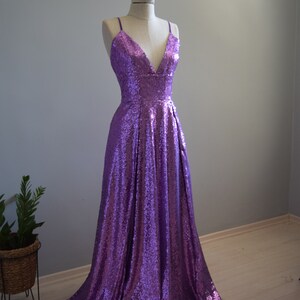 Lilac Full Sequin V-Neck Bridesmaid Dress With Adjustable Straps And Side Slits Bridal Afterparty image 5