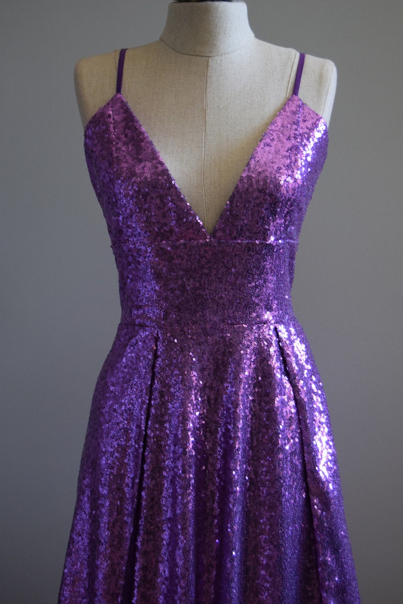 Lilac Full Sequin V-Neck Bridesmaid Dress With Adjustable Straps And Side Slits Bridal Afterparty image 4