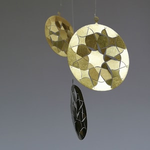 Móvil de origami, decoración pequeña de metal de latón y acero inoxidable, arte de pared geométrico, decoración con patrón geométrico
