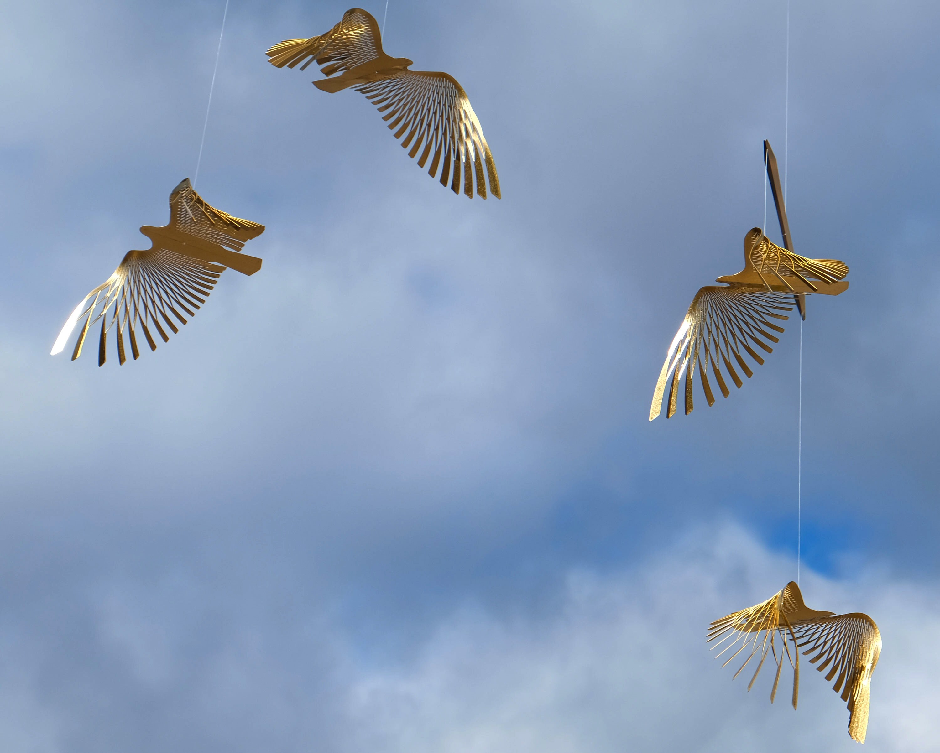 真鍮製の鳥のモビール：キネティックな吊り下げアート装飾 - Etsy 日本