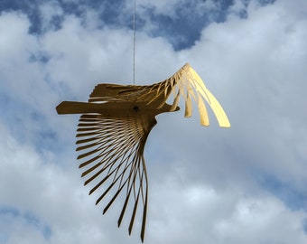 Grande sculpture cinétique d'oiseau, art en métal suspendu d'oiseau d'or, cadeau d'amant d'oiseau en laiton, art mobile suspendu d'oiseau