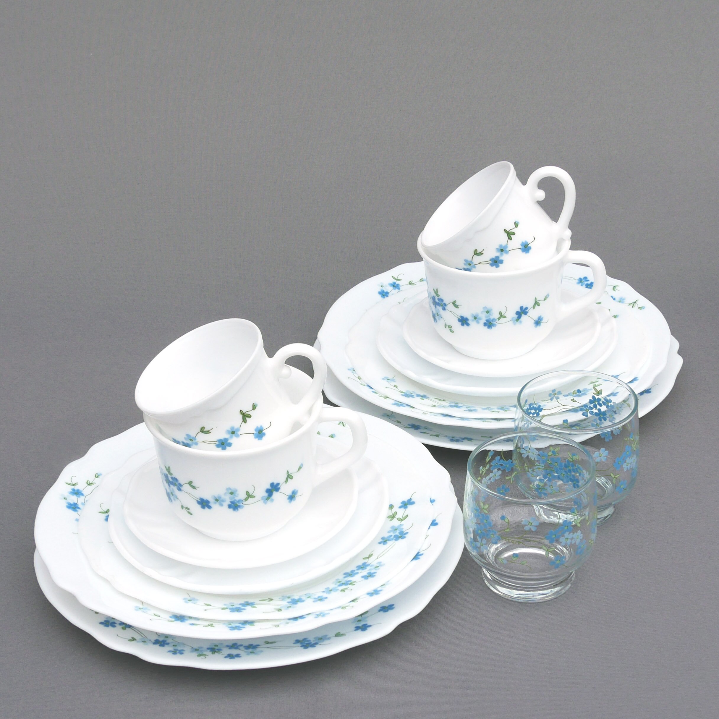 Vajilla Arcopal Veronica vintage de los anos 80 juego completo para dos personas vaso de leche blanco con borde festoneado y nomeolvides azules B B Etsy Espana