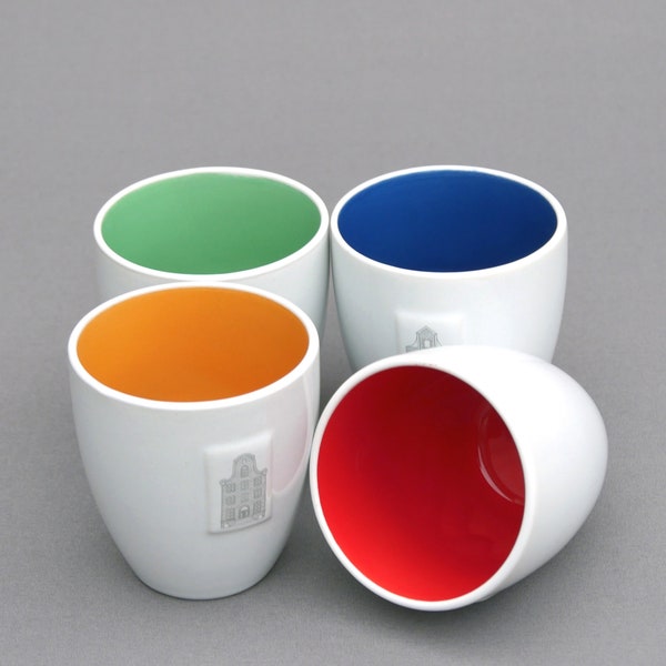 Buntes Set Senseo-Tassen mit niederländischen Grachtenhäusern, 4 weiße Porzellantassen in 4 verschiedenen Farben, Postcode-Lotteriebecher