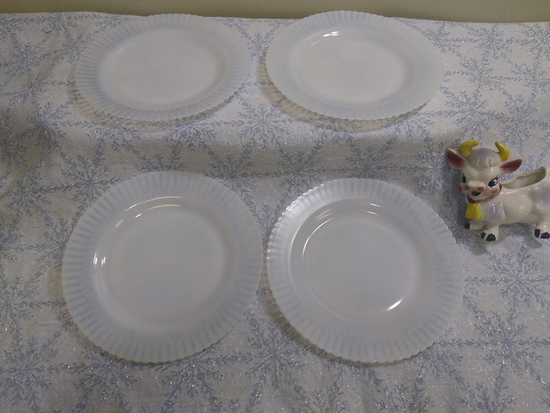 MacBeth-Evans Monax Petalware Plates ~ Set Of 4 ~ 9 14 Inch Milk Glass White Dinner Plates Ringed Base Depression Glass