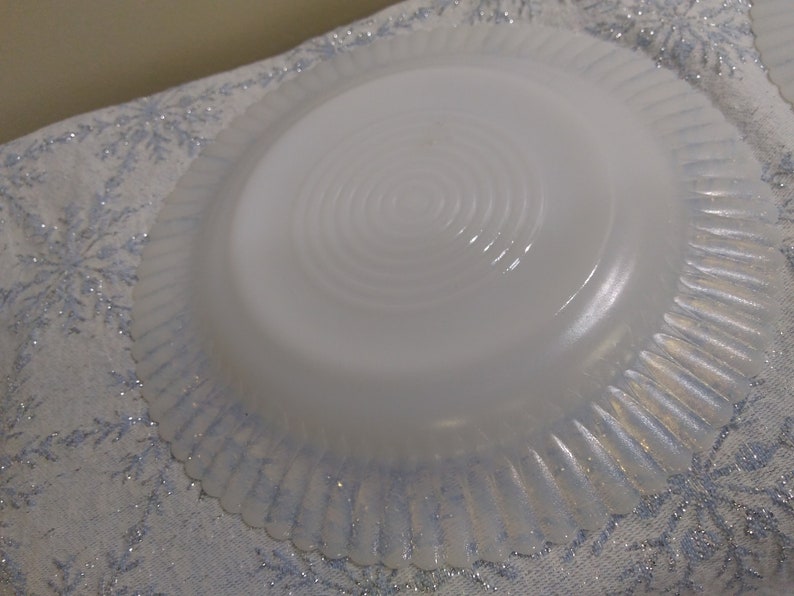 MacBeth-Evans Monax Petalware Plates ~ Set Of 4 ~ 9 14 Inch Milk Glass White Dinner Plates Ringed Base Depression Glass