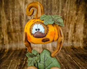 Haunted Pumpkin Primitive - Felt Doll - Halloween - Spooky Cute Centerpiece - Centerpiece -  Wreath Attachment - Fall Autumn Table Top Decor