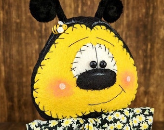 Busy Bee - Bumble Bee Decor - Primitive Bee - Spring Decor - Wreath Attachment - Centerpiece Decor - Table Top Decor - Hand Made Bee