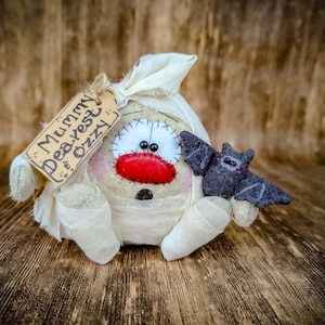 Primitive Mummy - Little Bat - Primitive Attachment - Halloween Decor - Halloween Attachment - Mummy Decor - Wreath Attachment - Mummy