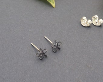 Flower stud earrings-Black jewelry-Handmade-Small post earrings-Minimalist-Nature jewelry-Fine jewelry-Second piercing-For her   (218n)