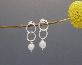 Silver dangle earrings-Freshwater pearl-Round links drop earrings-Handmade-Minimalist-Silver earwire-Geometric jewelry-For her (559)