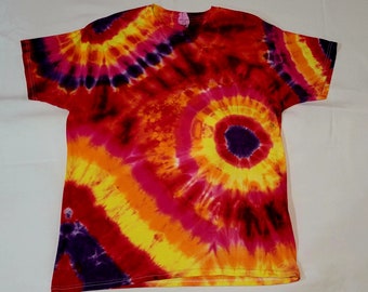 Size Large.  Hanes 100% cotton hand dyed t shirt.(#97)