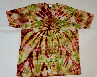 Size Large.  Gildan 100% cotton hand dyed t shirt.(#84)