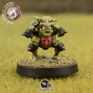 WWG Gutrot Greenskins - Crusher the Blocker - 28mm Scale Fantasy Football Miniature Mini Figure Goblin