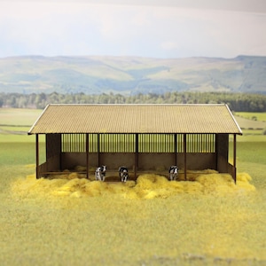 Livestock Barn With Hayfield Grass OO Gauge - Model Railway Farm Diorama Layout