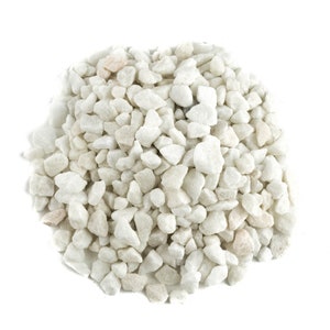 Piedras blancas de gran calidad: material para bases de terreno de juegos de guerra