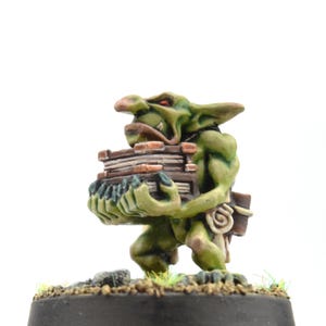 WWG Gutrot Greenskins - Manager Loon - 28mm Scale Fantasy Football Miniature Mini Figure Goblin